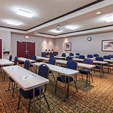 Holiday Inn Express & Suites Cleveland By Ihg Exterior photo