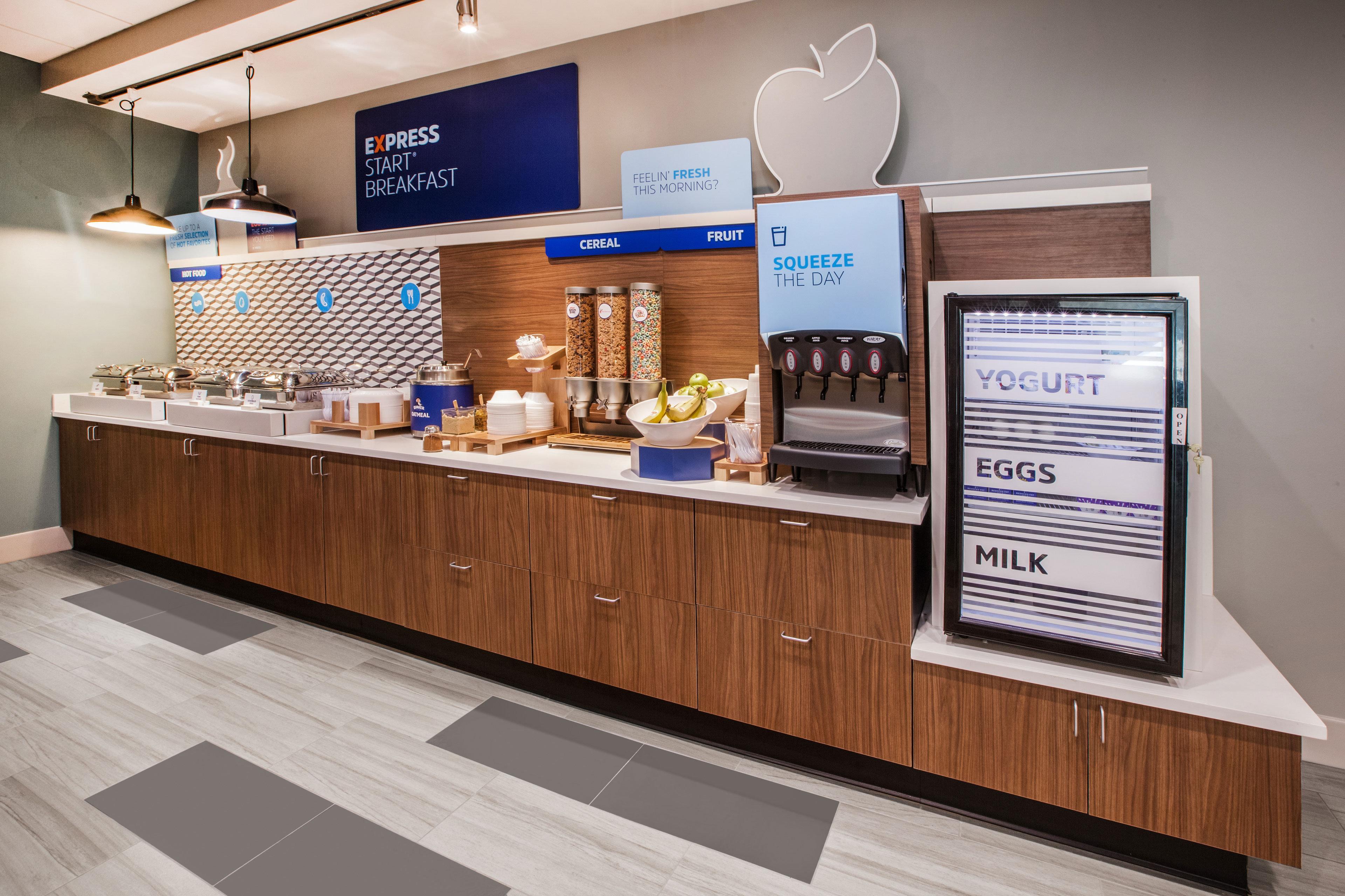 Holiday Inn Express & Suites Cleveland By Ihg Exterior photo