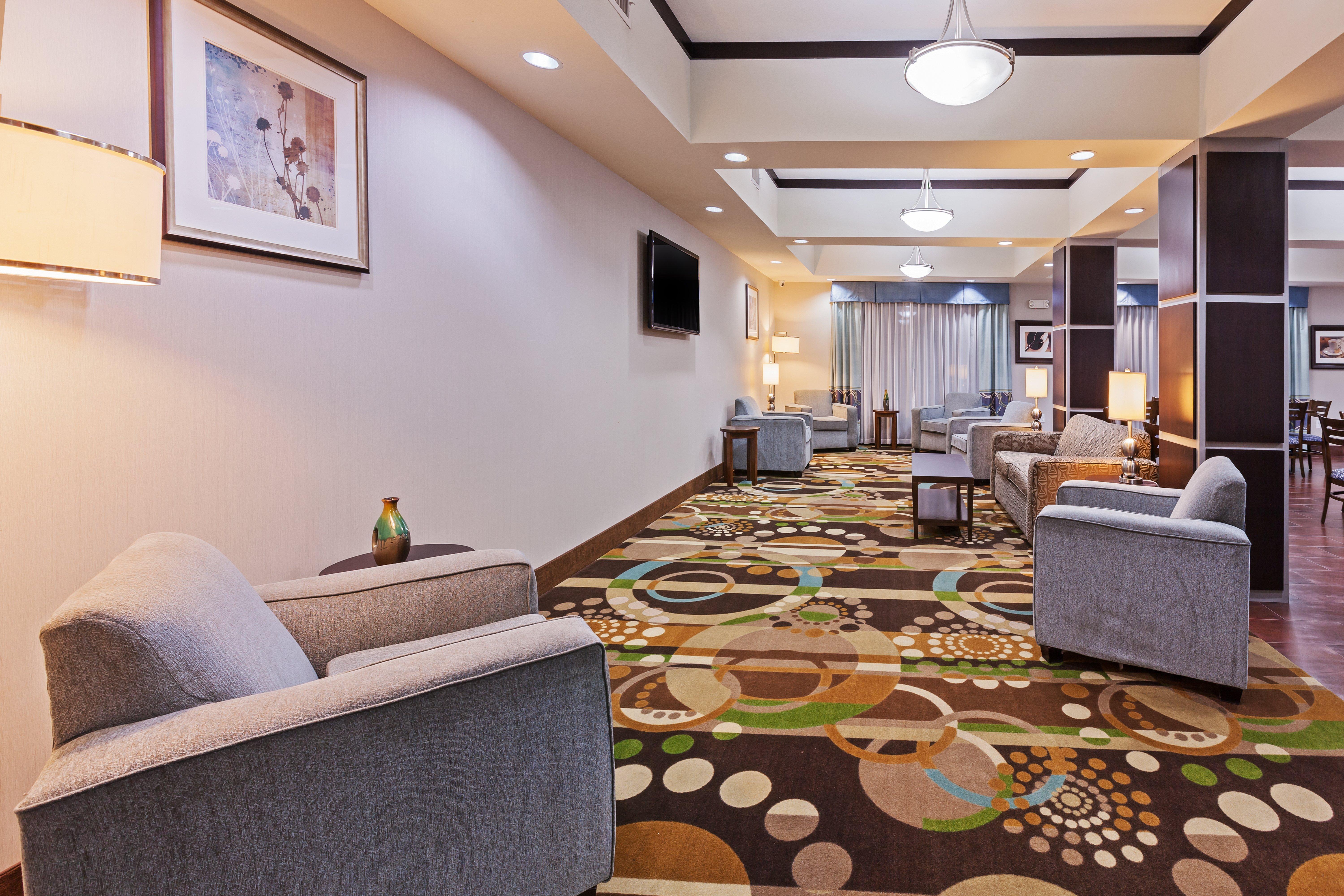 Holiday Inn Express & Suites Cleveland By Ihg Exterior photo