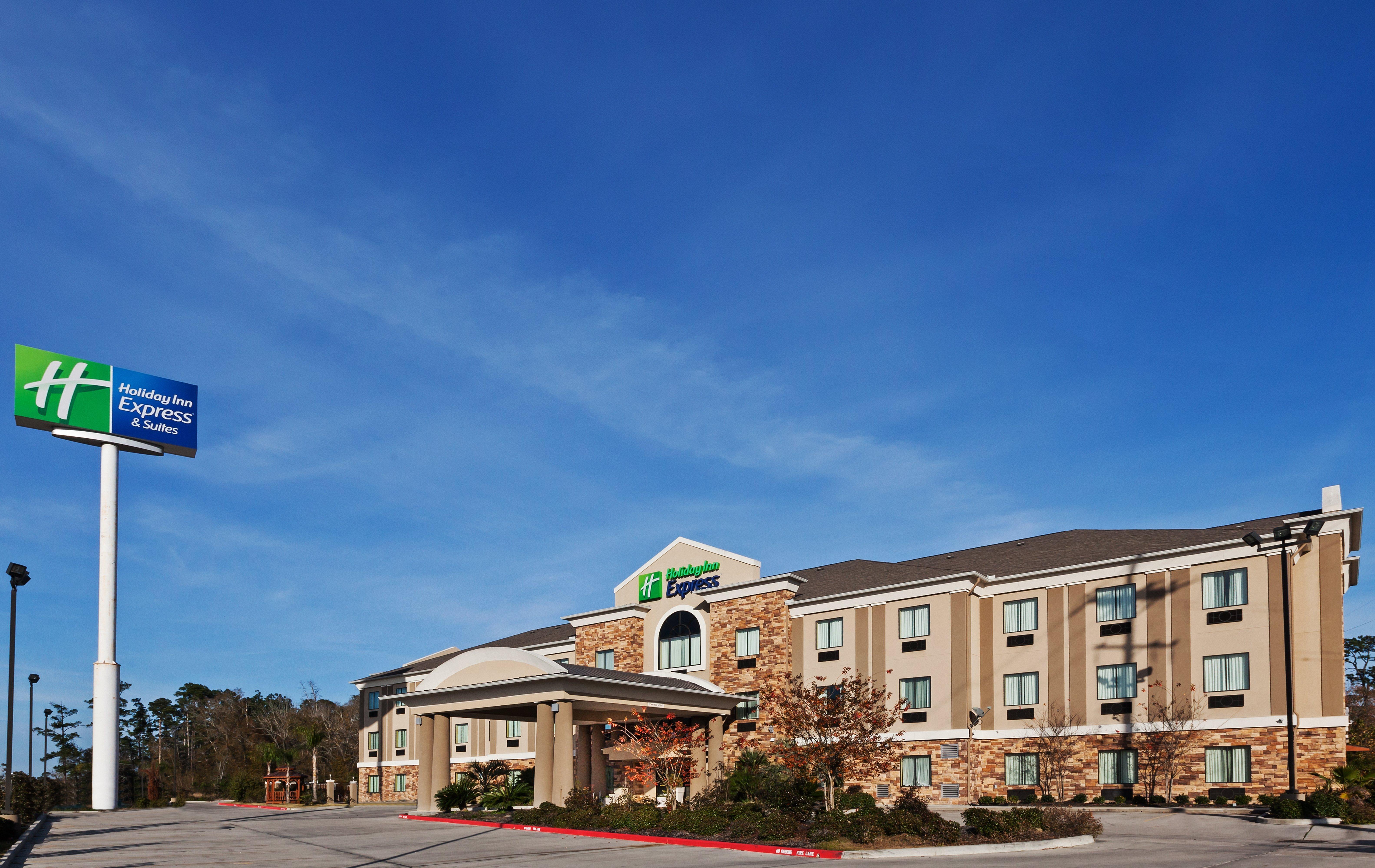 Holiday Inn Express & Suites Cleveland By Ihg Exterior photo